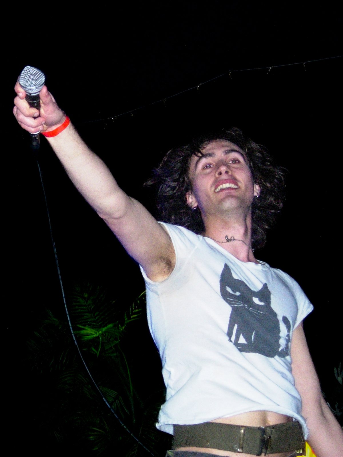 mishko live, mic raised